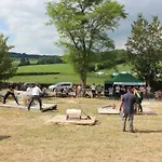 לינה וארוחת בוקר Maison Le Barrage Saint-Gervais-dʼAuvergne