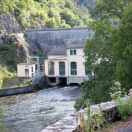 Maison Le Barrage Bed & Breakfast 4*