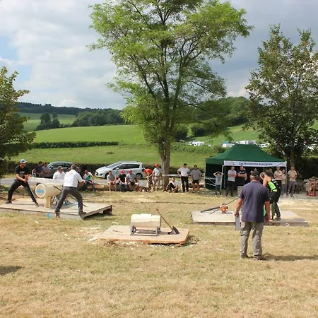 לינה וארוחת בוקר Maison Le Barrage Saint-Gervais-dʼAuvergne