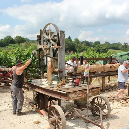 Maison Le Barrage לינה וארוחת בוקר Saint-Gervais-dʼAuvergne